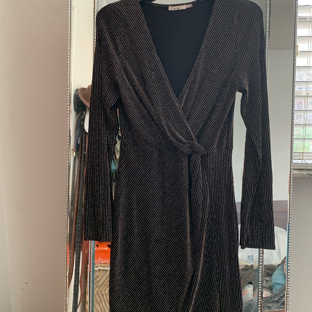 Gold and black dress for a night out cocktails size M stretchy so confortable